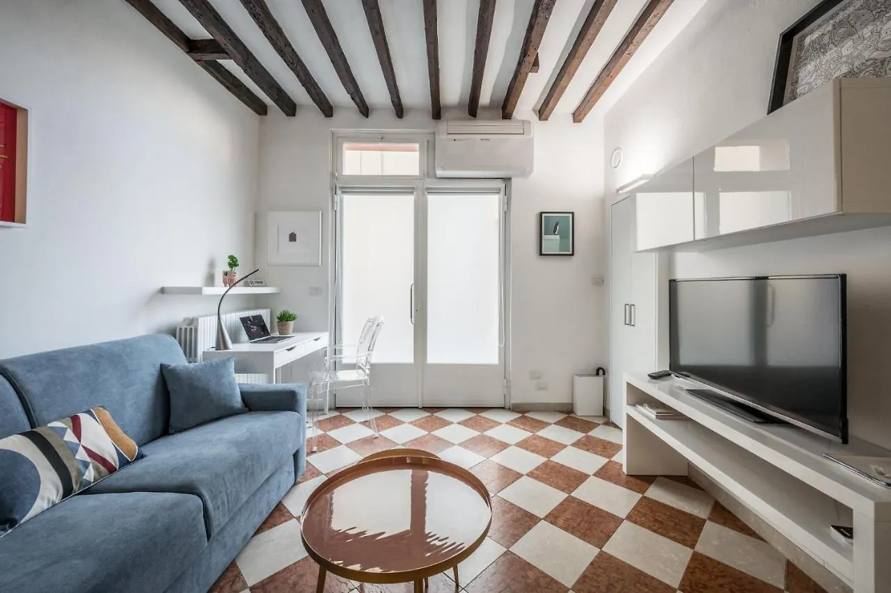 Casa Camilla - Arty Suite Nel Centro Storico Parma 0*,